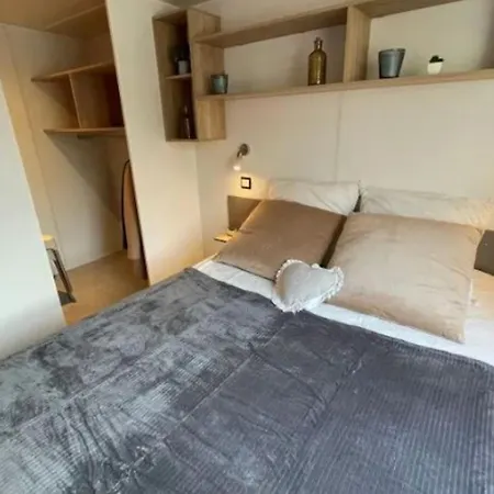 Mobil-home Spacieux Avec Terrasse - 4 Pers. - Api-1-52-2147 Campsite *