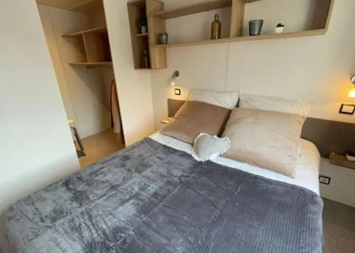 Mobil-home Spacieux Avec Terrasse - 4 Pers. - Api-1-52-2147 Campsite *