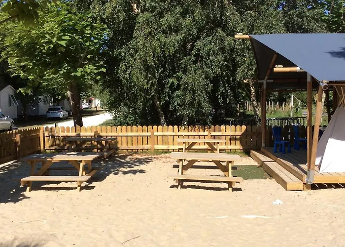 Campsite Mobil-home Spacieux Avec Terrasse - 4 Pers. - Api-1-52-2147 Grayan-et-l'Hopital