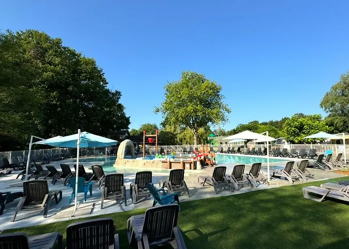Mobil-home Spacieux Avec Terrasse - 4 Pers. - Api-1-52-2147 Campsite